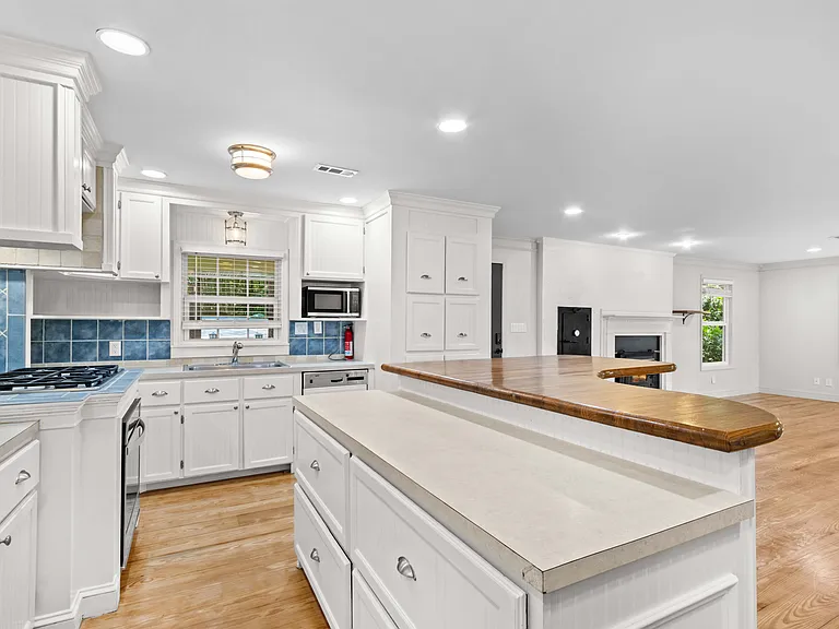 118 Revere Dr — Photo 17