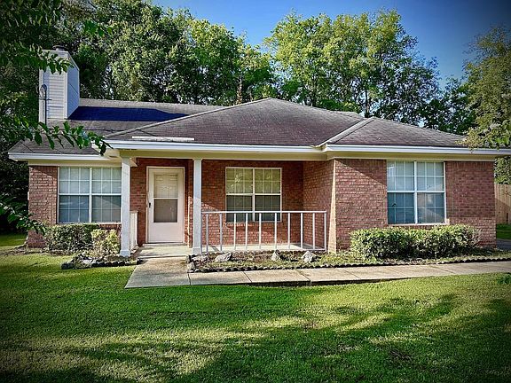Comfortable Montgomery Host Home