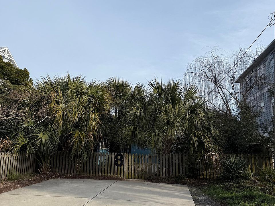 1st image of 8 Lagoon Drive