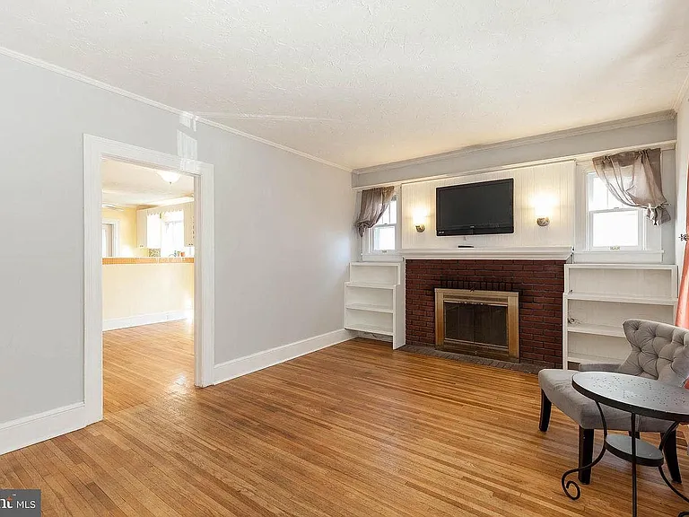 84 W Green St — Photo 8