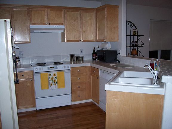 4th image of 1391 NE Parkside Dr