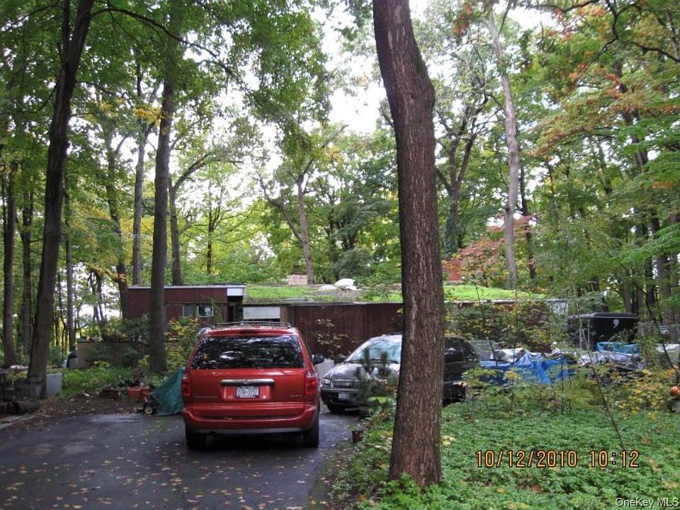 1st image of 25 Hornbeck Ridge