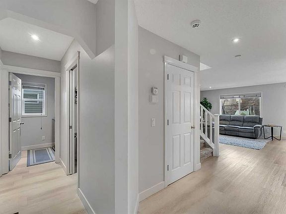 5th image of 199 E Hawkmere Rd