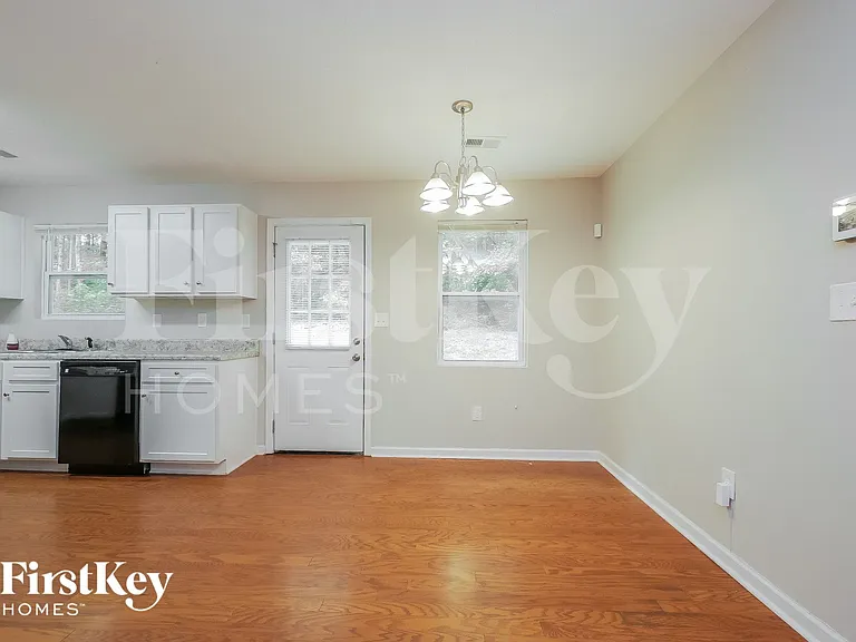 736 Rowe Rd — Photo 7