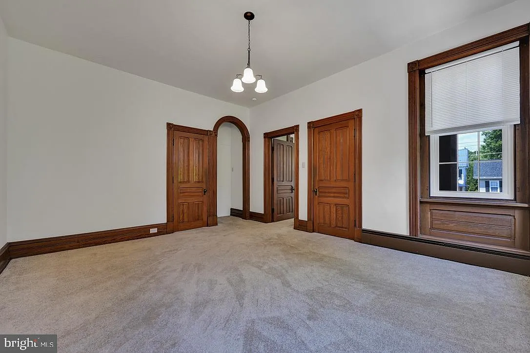 1 bed, 1000 sqft, $1,300 — Photo 4