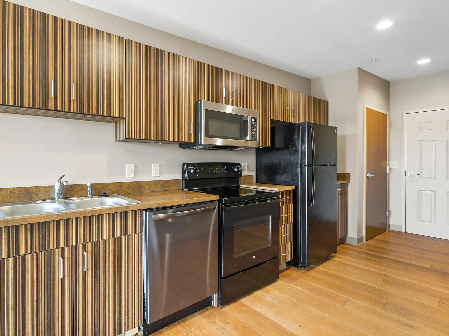 1 bed, $1,050 — Photo 2