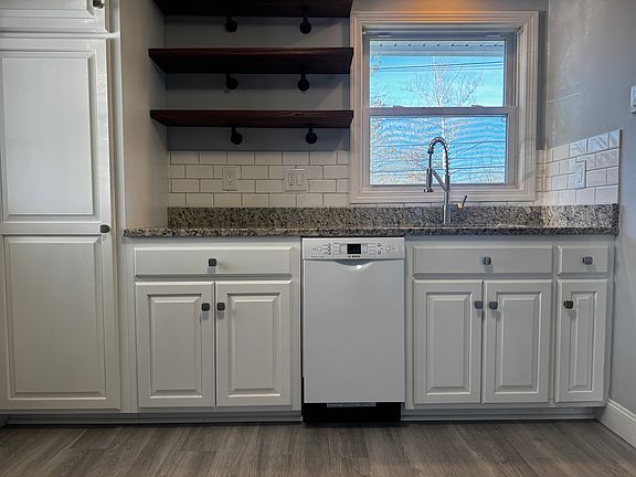 5th image of 682 Trout Brook Dr