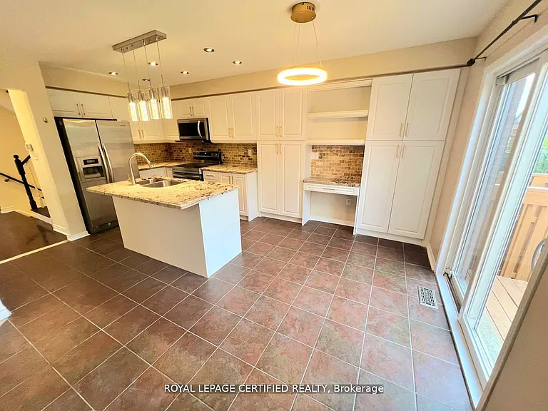 426 Orange Walk Cres — Photo 14
