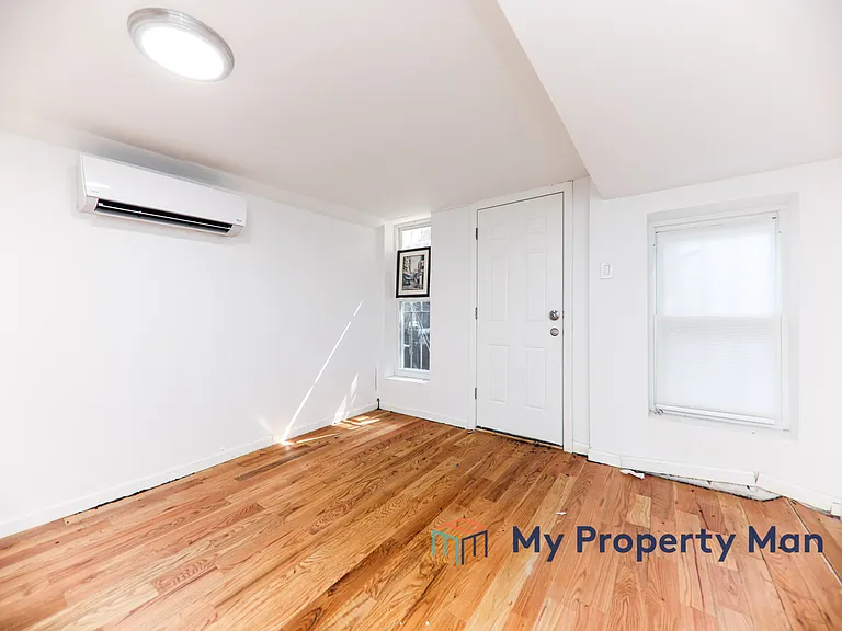 1092 Madison St #1 — Photo 6