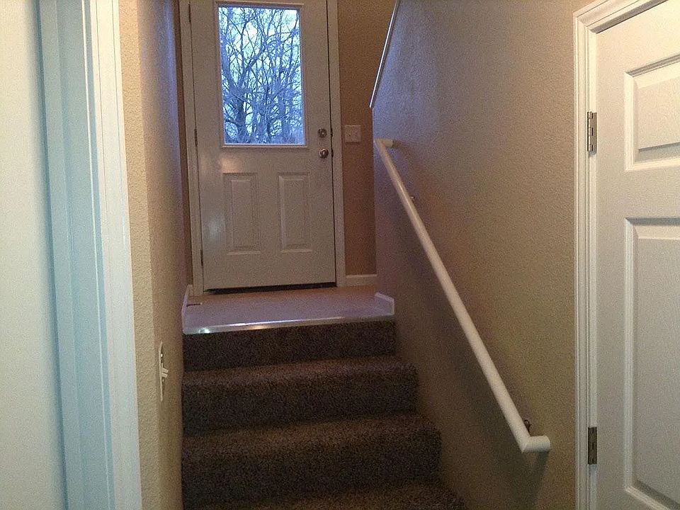 2nd image of 924 Mississippi St APT B