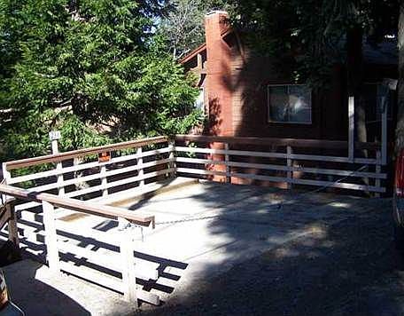 4th image of 734 Holmes Ct