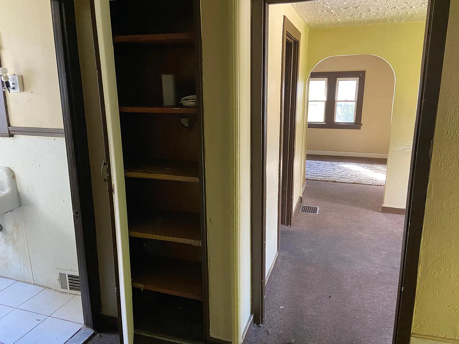 2 bed, 700 sqft, $875 — Photo 3