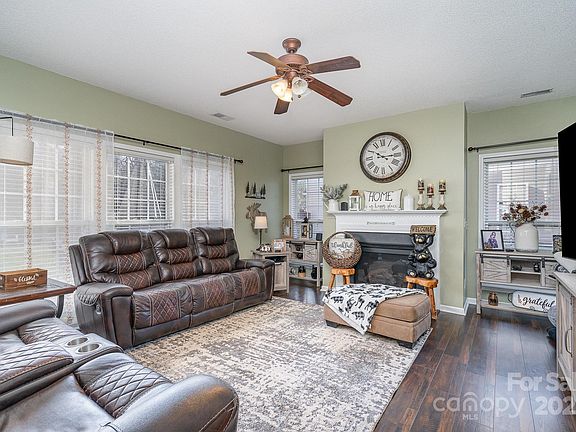 4th image of 4442 Golden View Dr