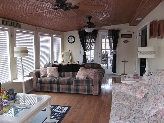 5th image of 826 Lakeshore Dr