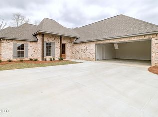 102 Western Ridge Cir, Canton, MS 39046