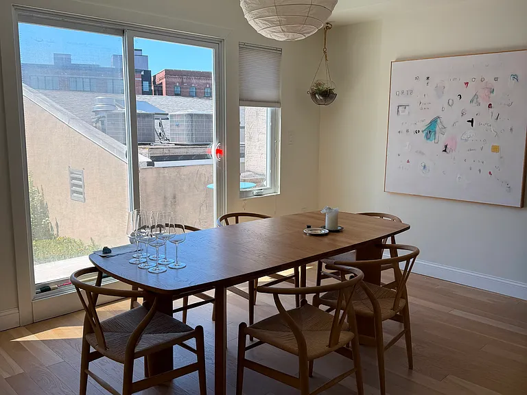 1314 Crease St — Photo 4