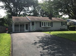 121 Armitage Dr, North Syracuse, NY 13212