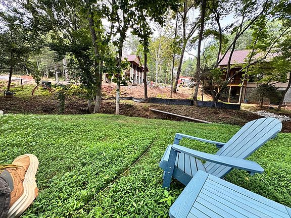 3rd image of 15 Village Cir W