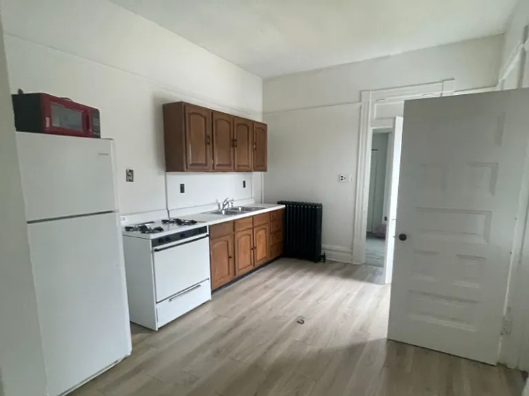 721 Brown St — Photo 1