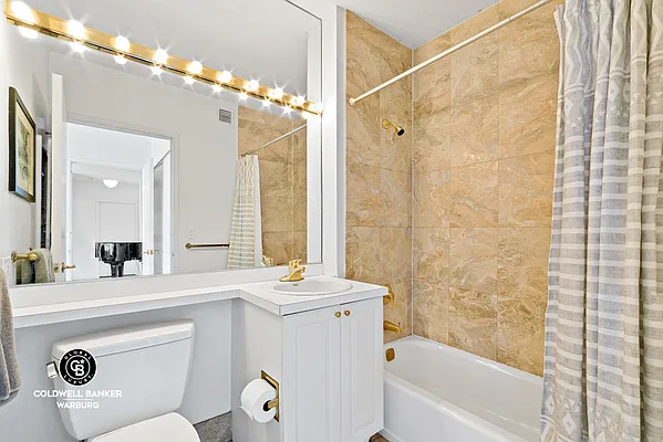 Rented by Coldwell Banker Warburg | media 7