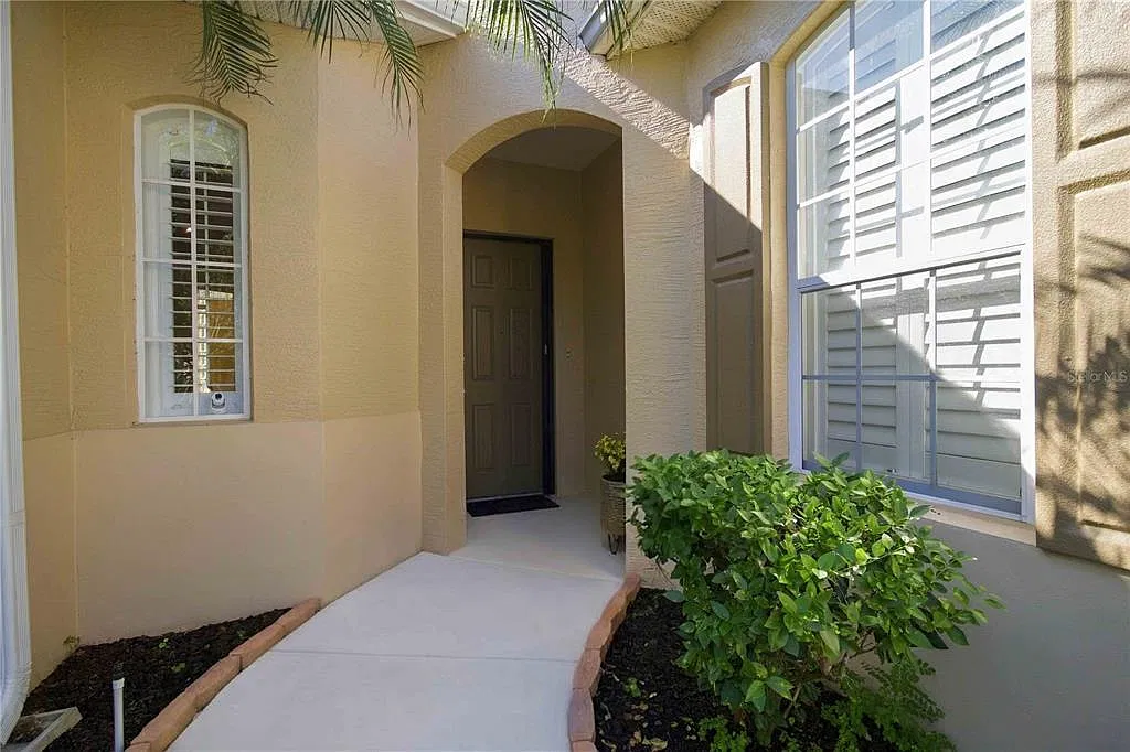 3 bed, 3.0 bath, 1609 sqft, $2,400 — Photo 4