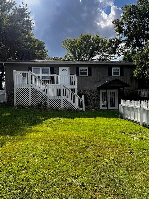 290 N Ferguson Ave — Photo 2