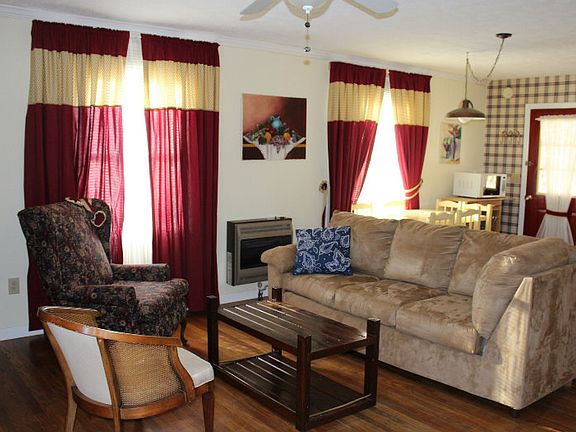 4th image of 1414 Hillcrest Dr