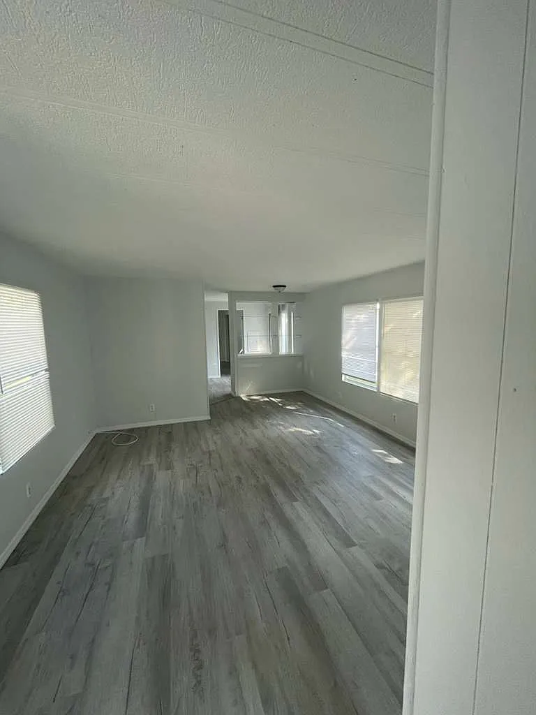 2 bed, 950 sqft, $987 — Photo 3