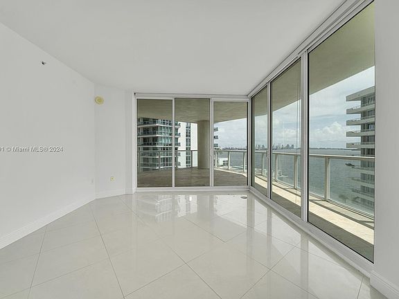 4th image of 218 SE 14th St Floor 11