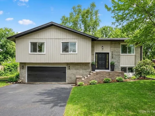 1908 Moore Ave, St Charles, IL 60174