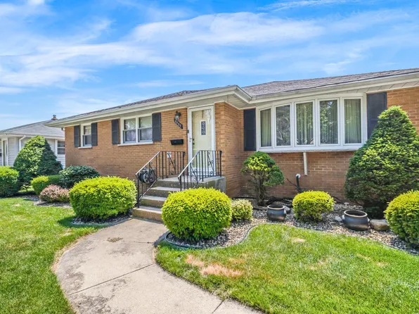9020 Pettit Dr, Highland, IN 46322