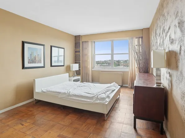 135 Ocean Parkway image 8 of 12