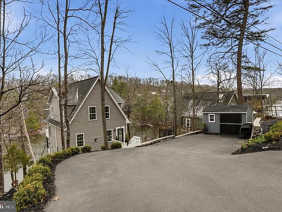3rd image of 1239 Lakeview Dr