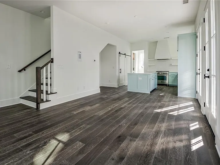 135 Carlyle Ln — Photo 10