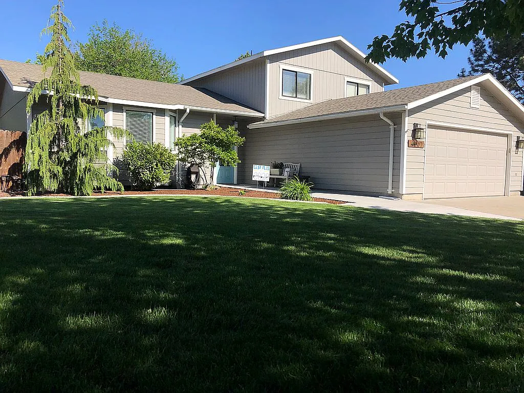 4007 Desert Dr photo 1