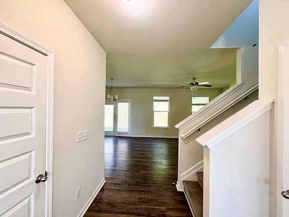 4th image of 520 McGinnis Cir