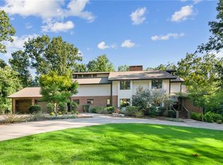 565 Honeysuckle Rd, Gainesville, GA 30501