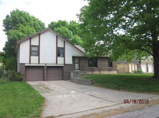 408 Sunset Ln, Belton, MO 64012