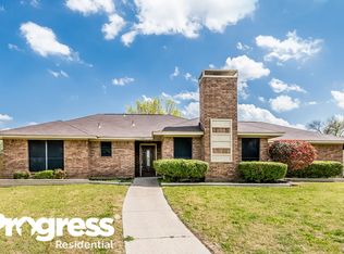 1138 Cedar Ridge Cir, Desoto, TX 75115