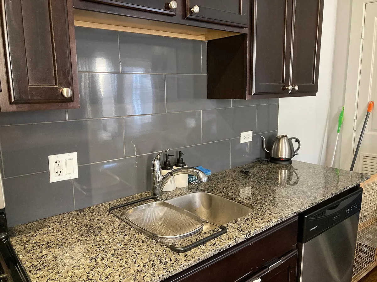 Building Photo - 5707 N Clark St #3