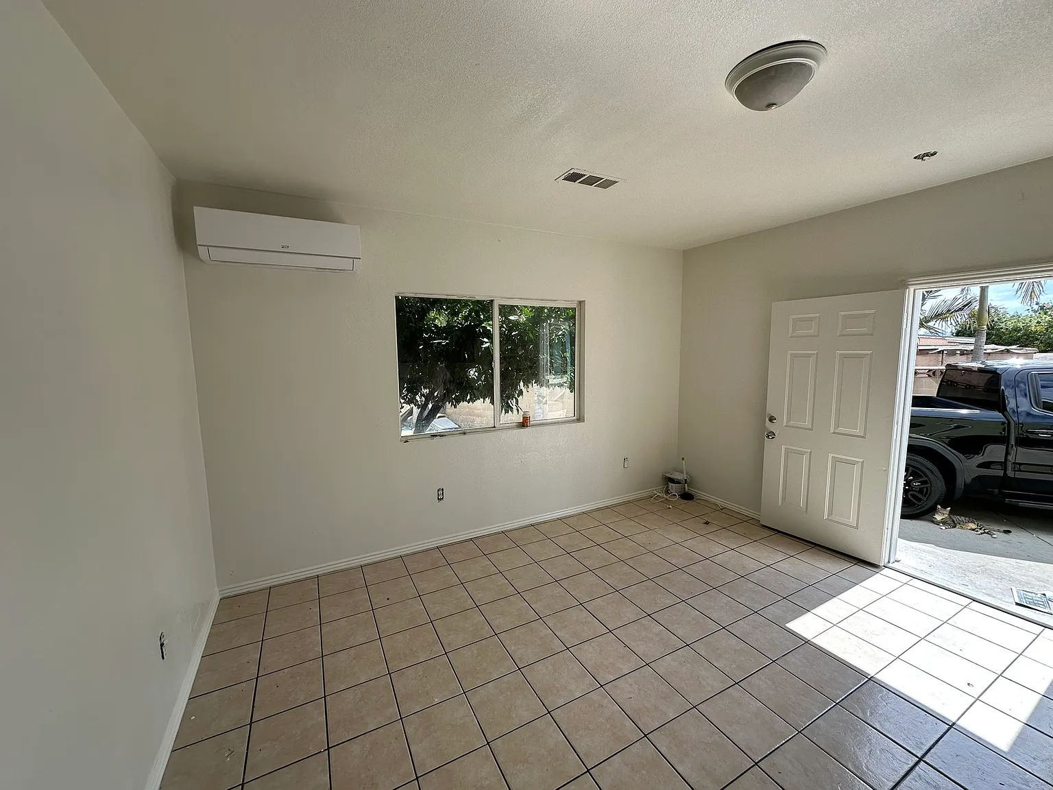 1 bed, 500 sqft, $1,999 — Photo 3