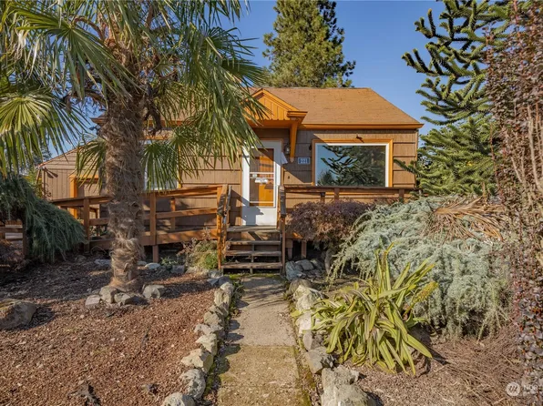 221 27th Avenue, Longview, WA 98632
