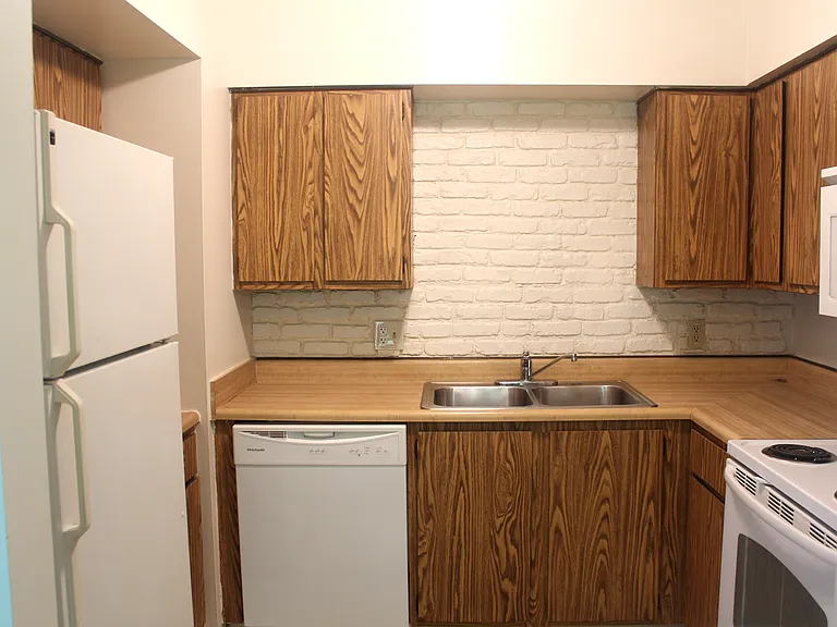 Lakeside Apartments at Walnut Hills — Photo 23