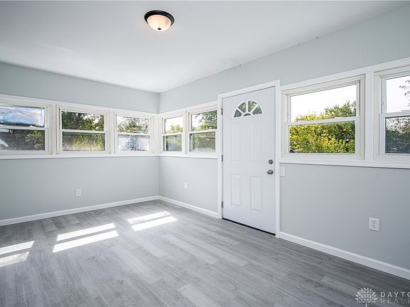 5th image of 209 Coblentz St