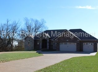 3370 E Hoke Dr, Springfield, MO 65804