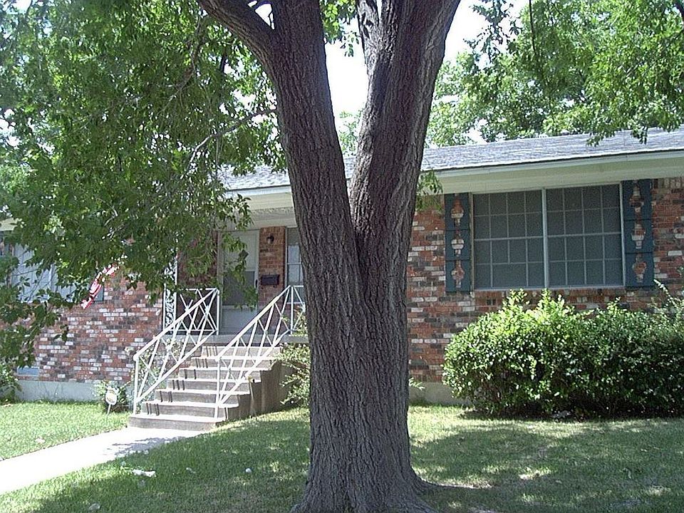 1st image of 10815 Lake Gardens Dr
