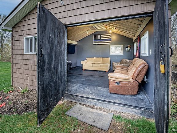 3rd image of 7278 Woodhaven Dr