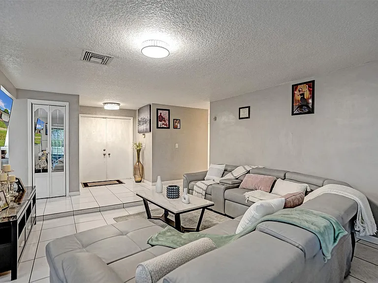 7008 NW 81st St — Photo 12
