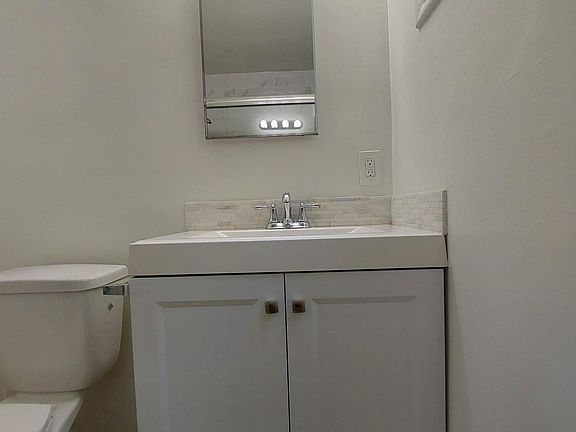 3rd image of 308 N Rossmore Ave #11