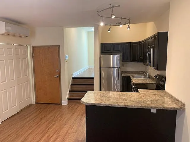1 bed, 515 sqft, $1,350 — Photo 2